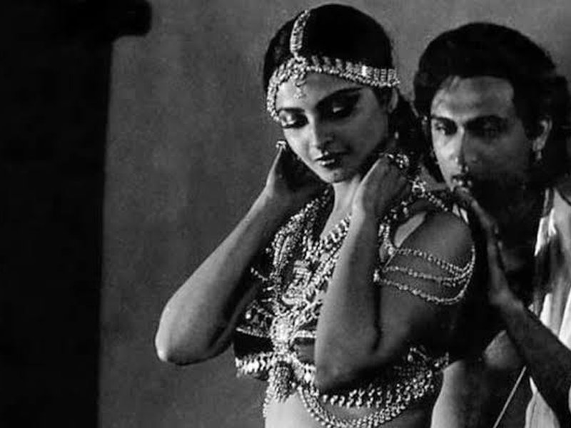 Shekhar Suman takes trip down memory lane, thanks Rekha for working with him in 'Utsav'