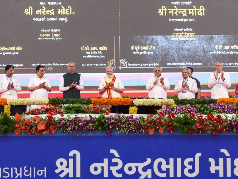 PM Modi unveils development projects worth Rs 5,400 crore in Ahmedabad (Lead)