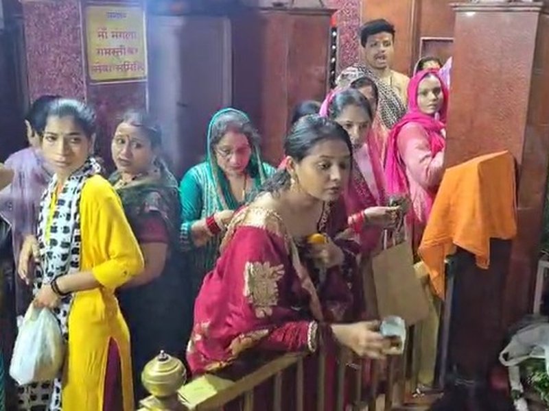 Varanasi: Women seek blessings of marital bliss at 'Mangala Gauri temple' on Hartalika Teej (Photo: IANS)