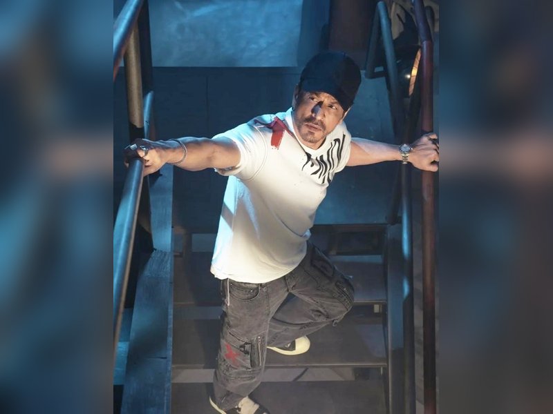 Shah Rukh Khan tells Farah Khan: You should apologise	