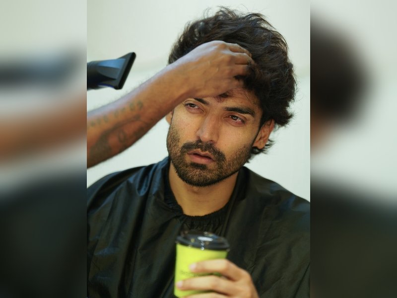 Gurmeet Choudhary's past few days include shoot lights &  catching up with old friends 