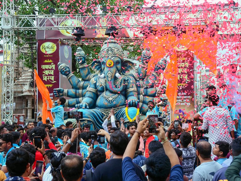 गणेश चतुर्थी : सहवाग, हरभजन सिंह सहित पूर्व क्रिकेटरों ने दी शुभकामनाएं