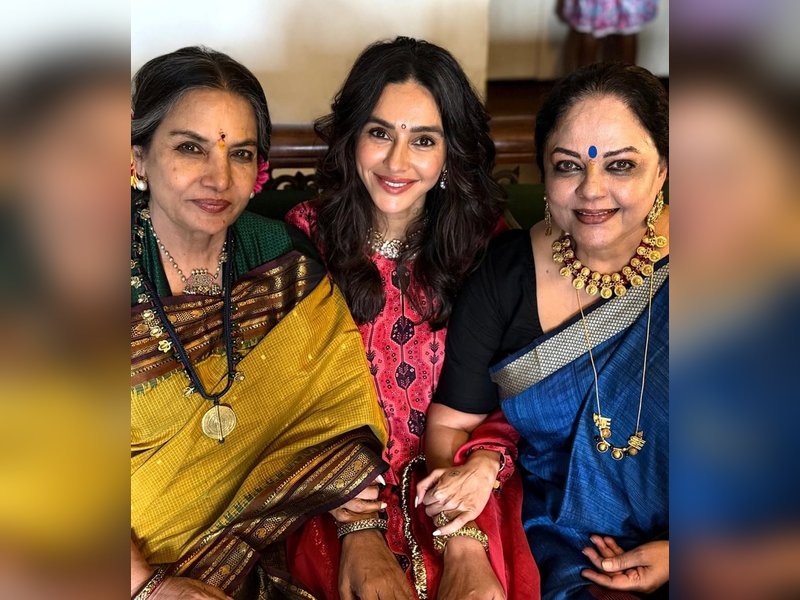 Shabana Azmi shares a beautiful picture with two 'Marathi Mulgis' Shibani and Tanvi