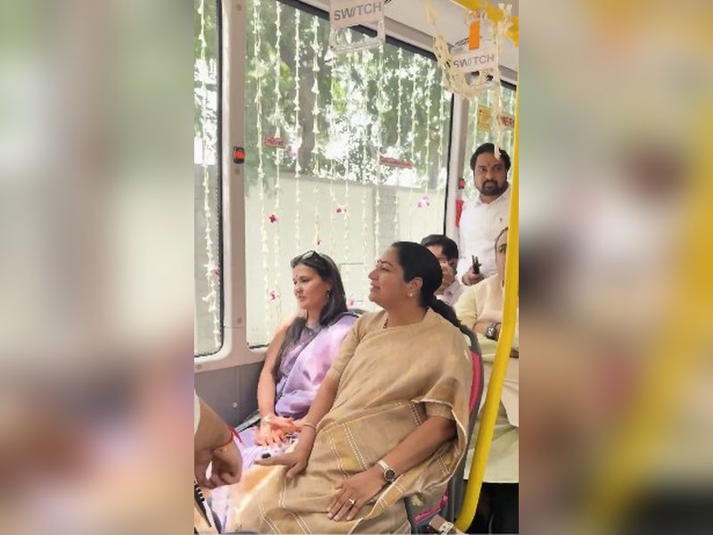 CM Rekha Gupta flags off University Special EV buses at Delhi University