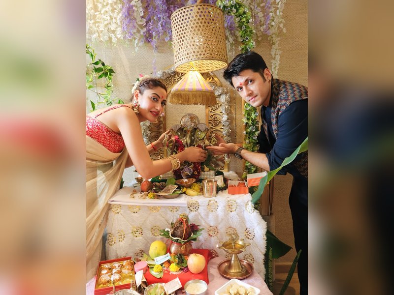 Surbhi Chandna welcomes Gannu Bappa with soulful aartis & delicious bhog