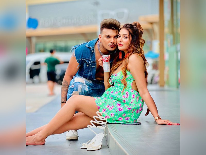 Eshan Masih & Zainab Dipannita Patra showcase raw energy in Sanjay Bedia’s ‘Aashiq Pushteni’ track