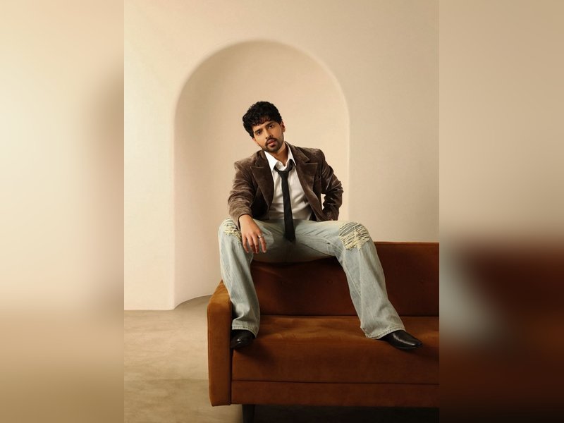 Armaan Malik unveils ‘Baari Baari’ acoustic version: It’s me, my voice, and purest essence of song