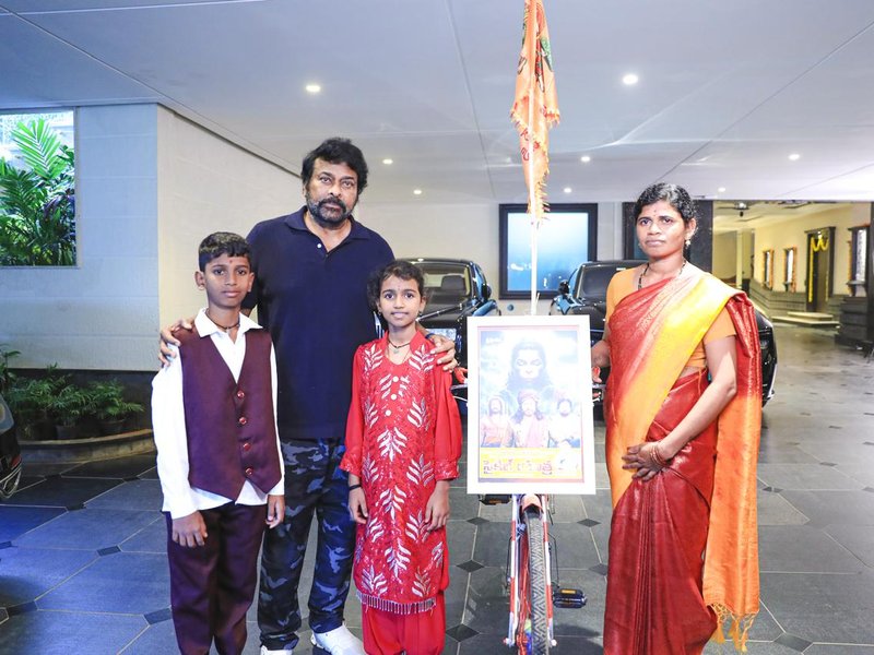 Woman fan cycles all the way from Adoni to Hyderabad to meet Chiranjeevi