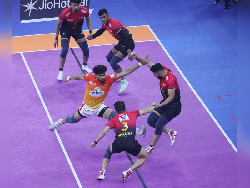 Gaurav Khatri, Aslam Inamdar shine as Puneri Paltan beat Bengaluru Bulls in tie-breaker thriller in second match on the opening day of Season 12 of the Pro Kabaddi League (PKL) in Visakhapatnam on Friday. Photo credit: PKL