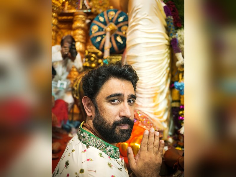 Amit Sadh visits Lalbaugh Cha Raja: Blessed to have this darshan