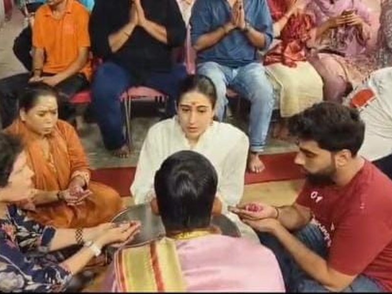 Sara Ali Khan performs Ganga Aarti at Varanasi's Dashashwamedh Ghat