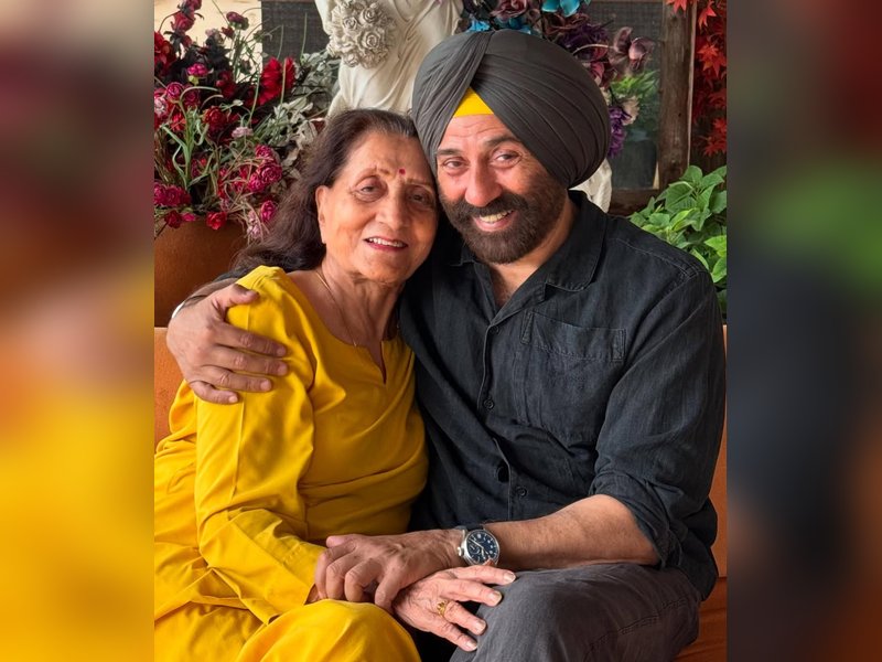 Sunny Deol wishes his ‘mama’ Prakash Kaur on b’day, says ‘love you’