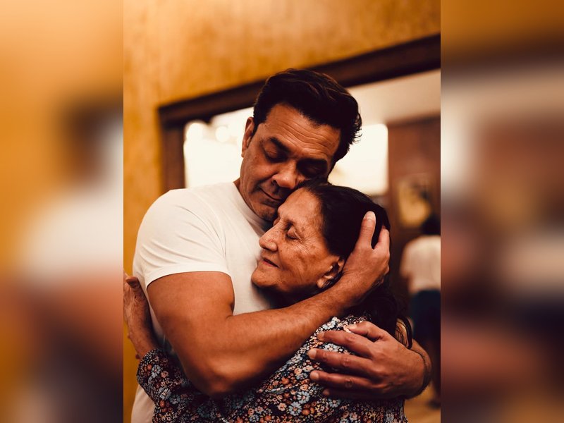 Bobby Deol says ‘love you maa’ as he celebrates b’day of mother Prakash Kaur 