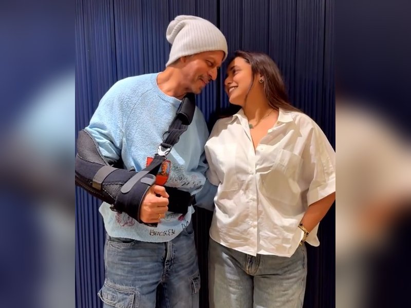 SRK & Rani Mukerji celebrate their National Award by romancing on the 'Ba***ds of Bollywood' track