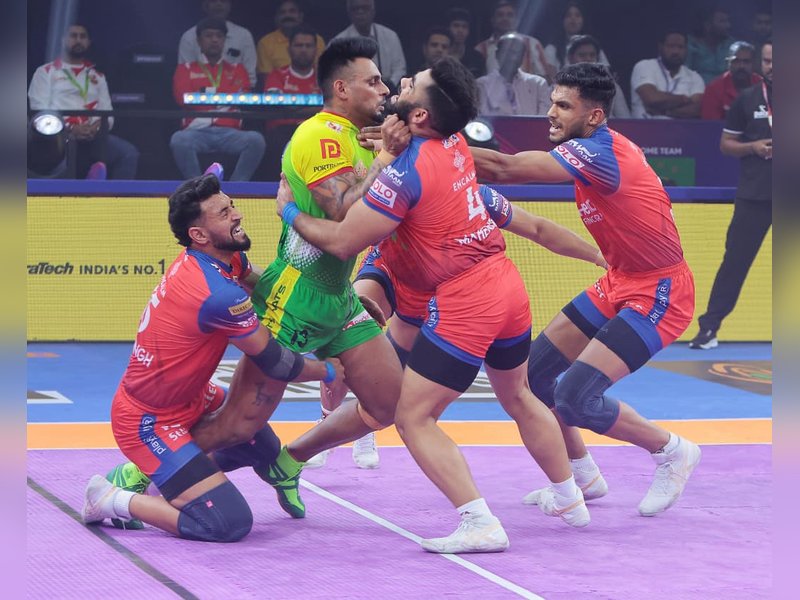 Defenders Sumit, Ashu shine as UP Yoddhas claw their way back against Patna Pirates in a Pro Kabaddi League (PKL) Season 12 match at the Vishwanadh Sports Club in Visakhapatnam on Monday. Photo credit: PKL