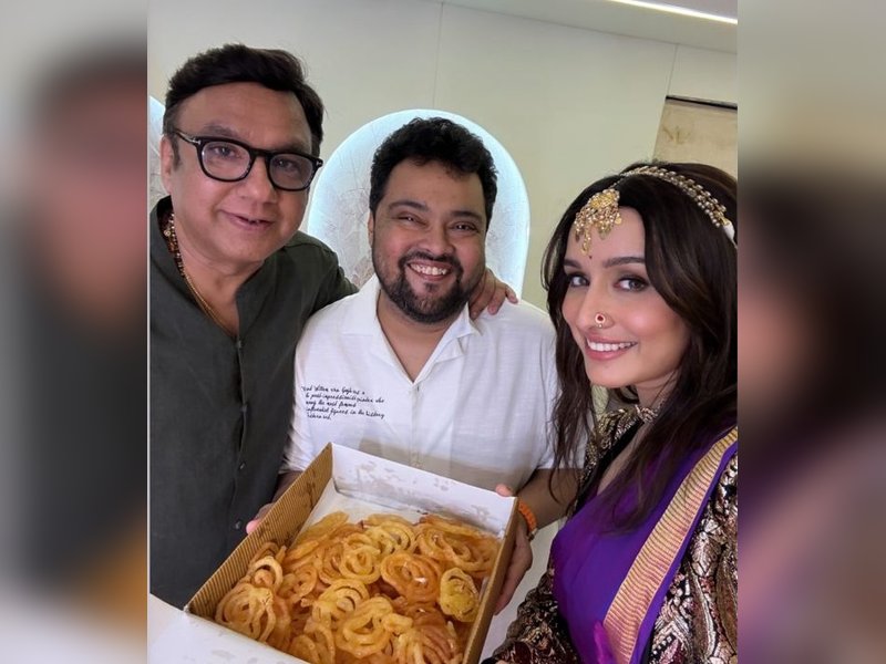 Shraddha Kapoor gorges on jalebis between work: ‘Shooting toh bahana hai’