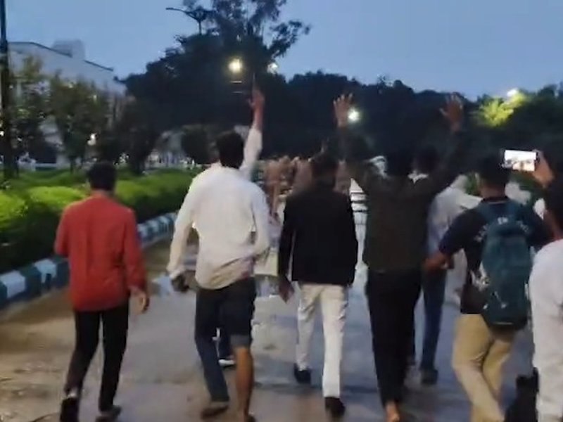 UP CM Yogi orders probe into lathi charge on ABVP workers in Barabanki, cop removed