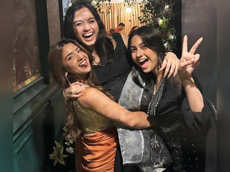 Reem Shaikh shares a beautiful picture with “childhood BFFs” Jannat Zubair and Roshni Waliaa