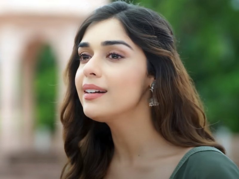 Promo of Eisha Singh, Samarth Jurel starrer “Dooriyan” keeps fans hooked