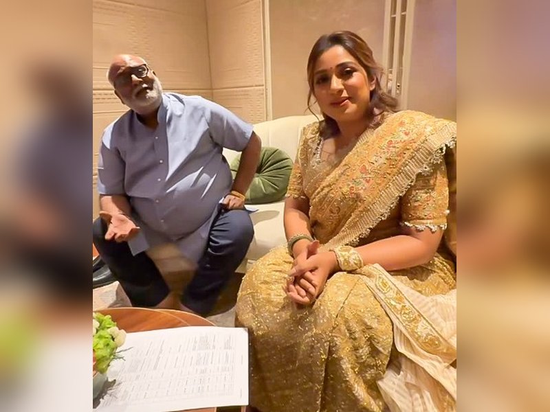Anupam Kher enjoys a magical encounter with Shreya Ghoshal & M M Keeravani