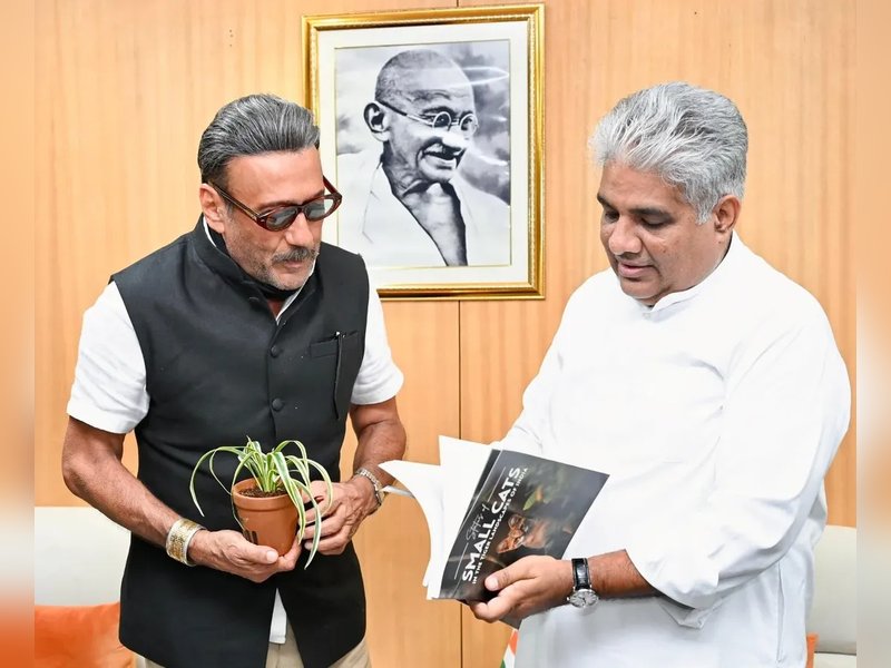Jackie Shroff takes forward his knack for eco-conservation, meets Minister of Environment, Forest and Climate Change