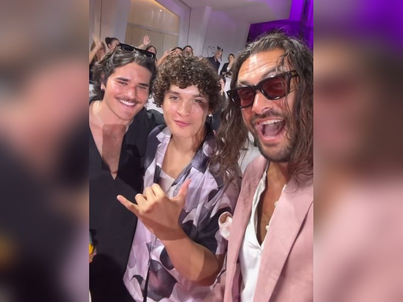 Jason Momoa flaunts pink toenails on Venice red carpet