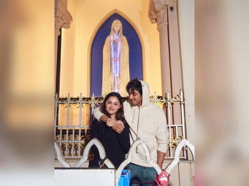 Ahaan Panday & Aneet Padda say 'thank you for letting us in' as Saiyaara marks 50 days of release