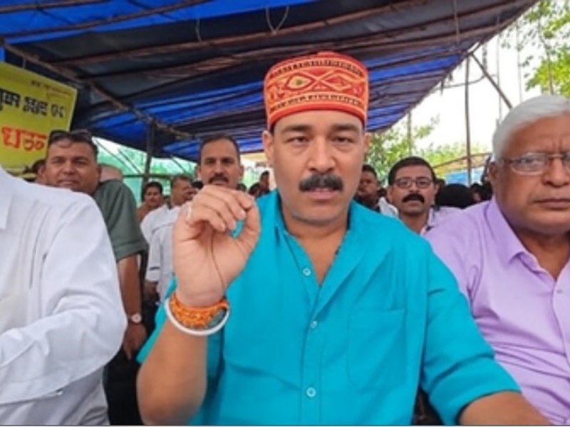 Jharkhand: Teachers sit on dharna over pending demands