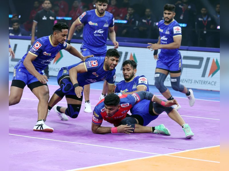 Rahul Ahri and Rahul Sethpal power Haryana Steelers to stunning 11-point win over UP Yoddhas in a Season 12 match of the Pro Kabaddi League (PKL) in Visakhapatnam on Friday. Photo credit: PKL