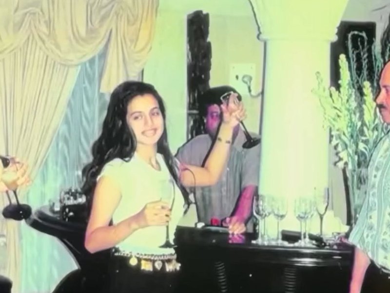 Ameesha Patel celebrated signing 'Kaho Naa... Pyaar Hai' by enjoying champagne with Rakesh Roshan