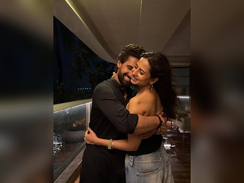 Ravie Dubey says 'it is your destiny to be respected by the world' as Sargun Mehta turns 37