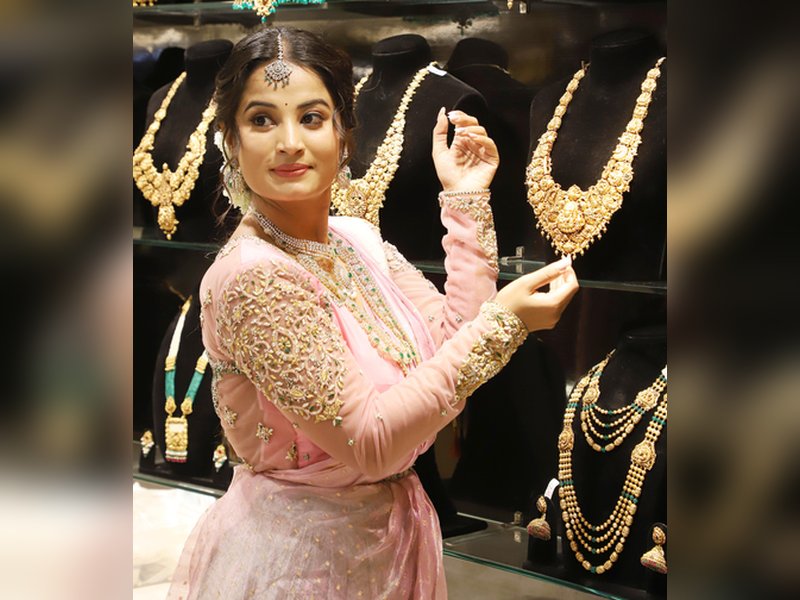 Gold jumps by Rs 4,000 this week, silver crosses Rs 1.23 lakh per kg