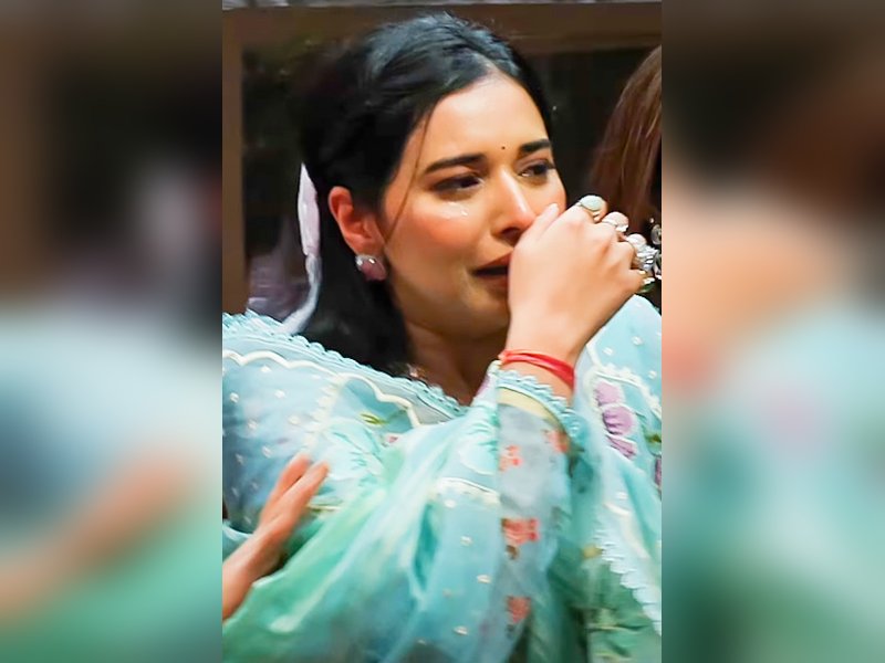 BB 19: Tanya Mittal becomes inconsolable after Kunickaa Sadanand drags her mother & questions upbringing	