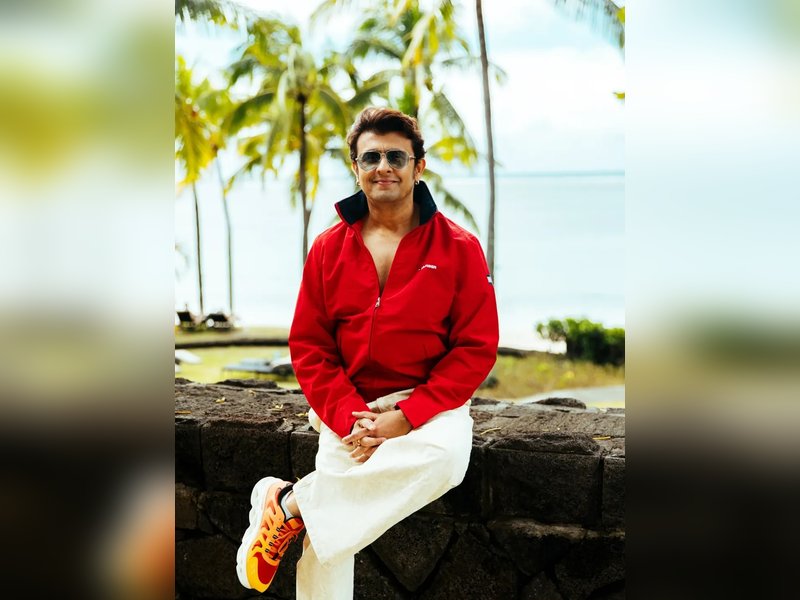 Sonu Nigam to recreate the iconic track 'Chalo Bulawa Aaya Hai'