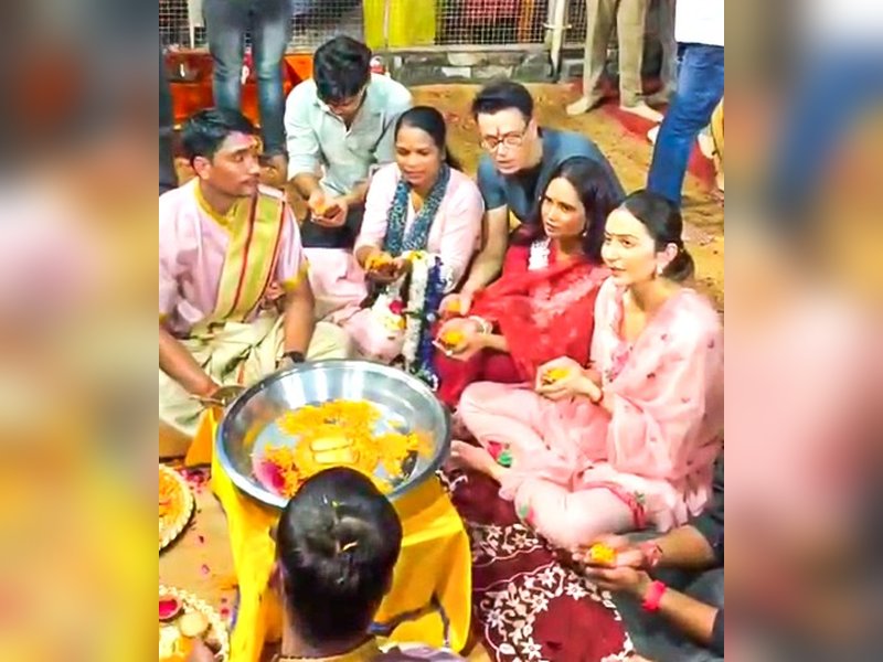 Rakul Preet Singh performs Ganga Aarti during her religious visit to Kashi 