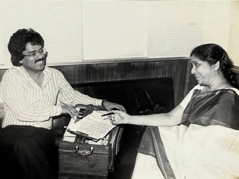 Hariharan serves dash of nostalgia with monochromatic pictures featuring him and Asha Bhosle	