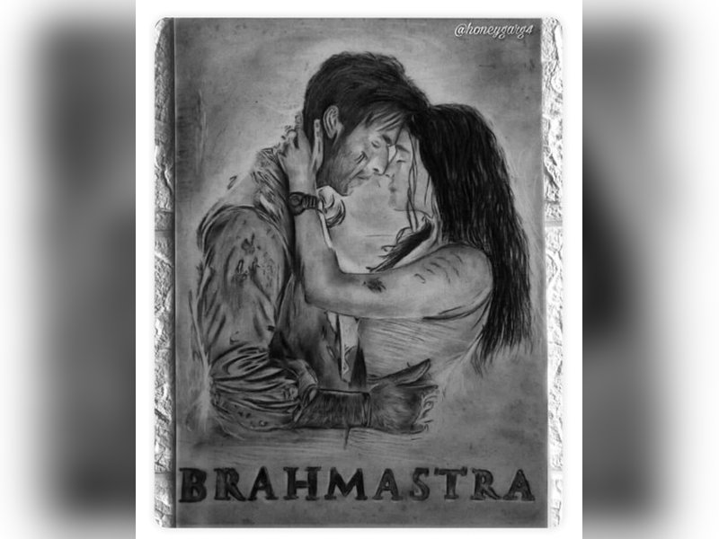 Alia Bhatt marks 3 Years Of 