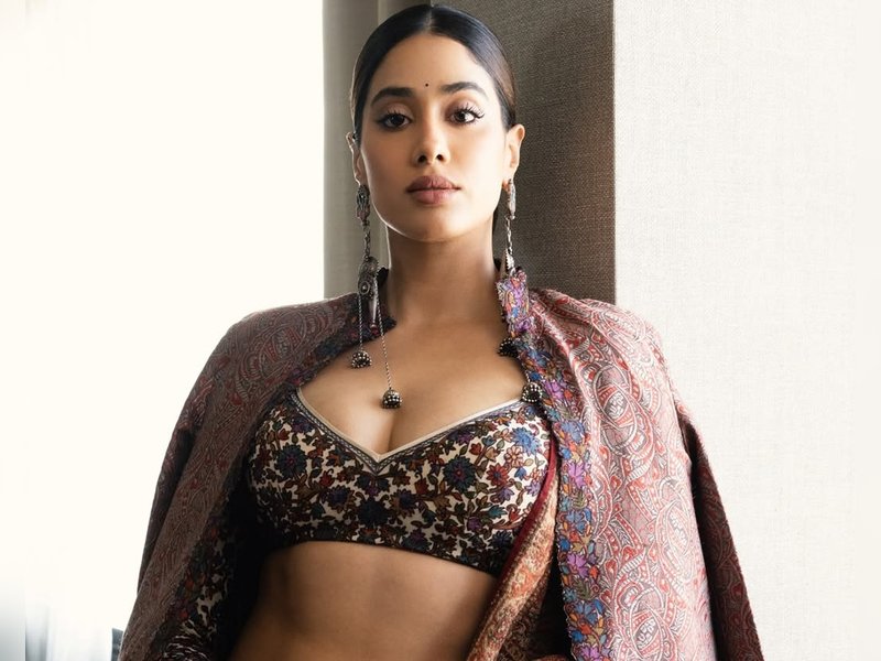 Janhvi Kapoor receives applause for TIFF ensemble designed by cousin Rhea Kapoor