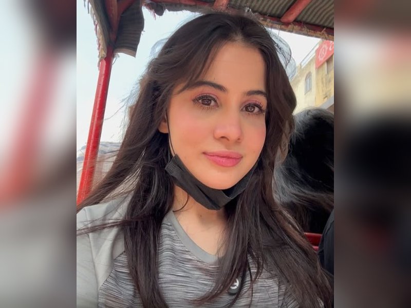 Uorfi Javed shows ‘road to recovery’ from swollen lips, says she’s found something better than lip fillers	