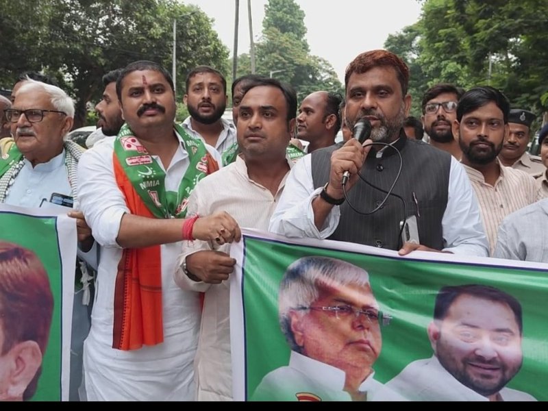 Bihar: AIMIM demands entry into INDIA Bloc; beats drums outside Lalu Prasad Yadav’s residence