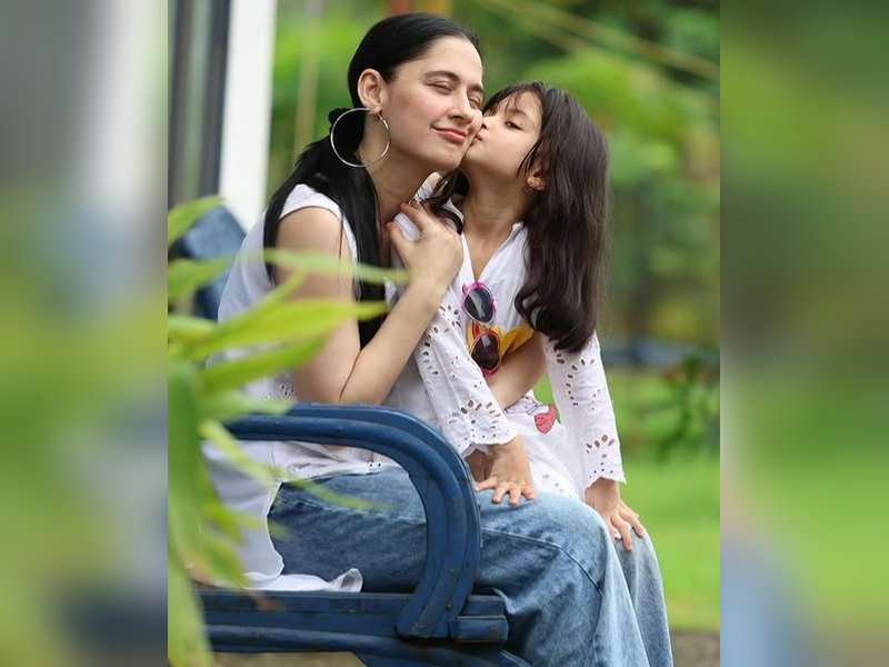 Sanjeeda Shaikh gives a rare glimpse of her little girl, Ayra