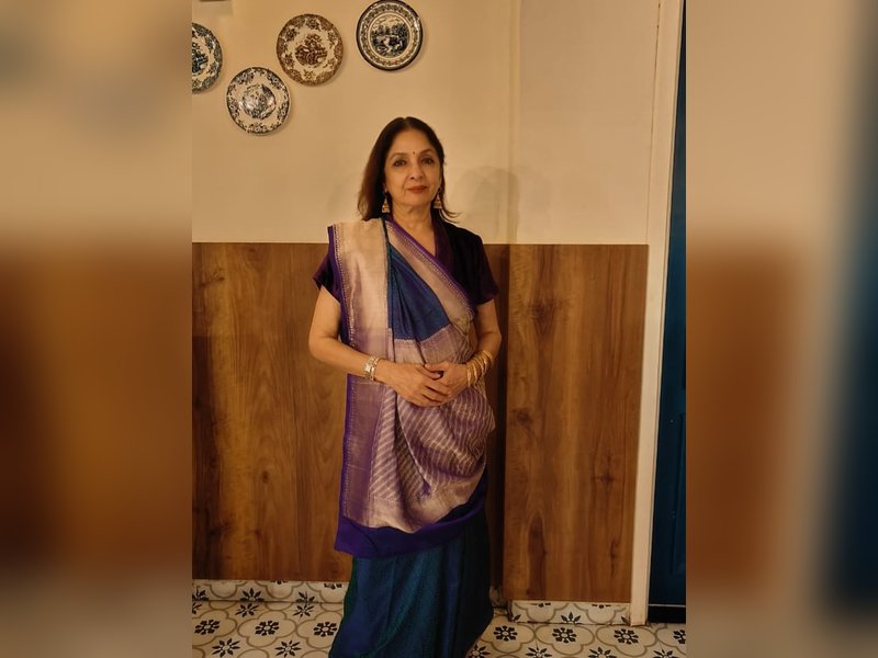 Neena Gupta shows how to flaunt the pallu in Gujarati style saree