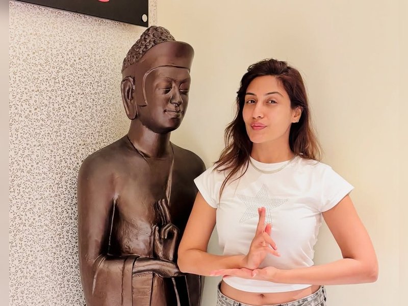 Surbhi Chandna’s family reunion turns into a night of ‘piping hot topics’ and Asian flavours