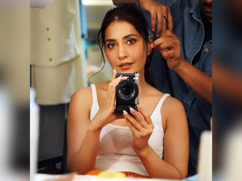 Raashii Khanna reveals her quirky triangle love on sets of ‘Telusu Kada’