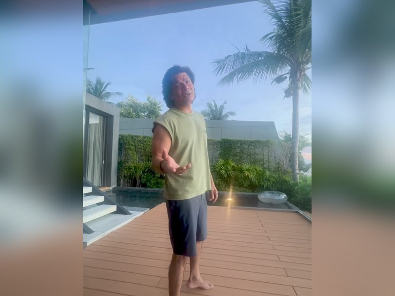 Shaan serenades wife Radhika with “Chaar Kadam” during romantic sunset vacation moment