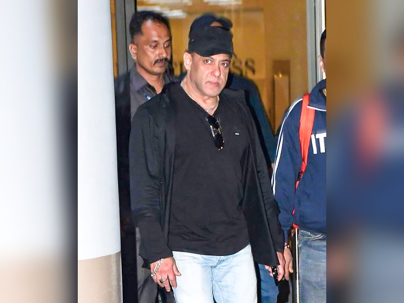 Salman Khan sports new clean shaven look as he arrives in Mumbai	
