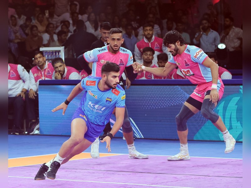 Nitin Kumar, Ali Samadi shine as Pink Panthers beat Bengal Warriorz, take top spot in Season 12 of Pro Kabaddi League at the SMS Indoor Stadium in Jaipur on Thursday. Photo credit: PKL