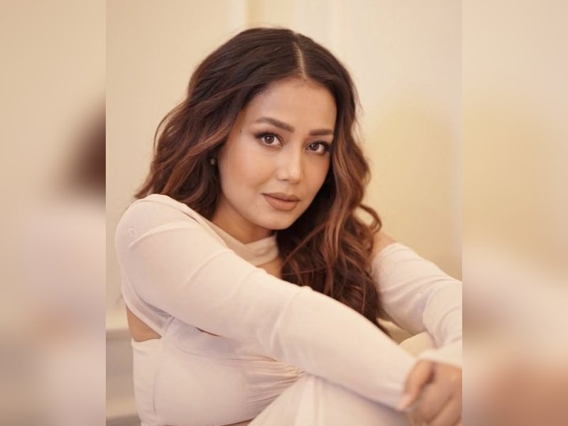 Neha Kakkar has a blast on the sets of ‘Pati Patni Aur Panga’ with Abhishek & Isha