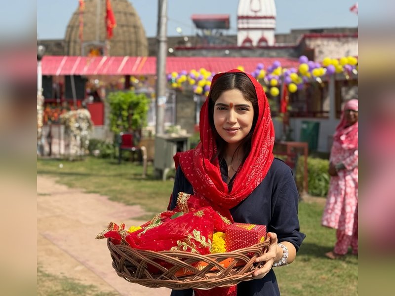 Bhumi Pednekar seeks Maa Kali’s blessings in Jammu on first day of Navratri