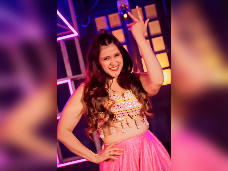 Mannara Chopra shares a Navratri special dance video	